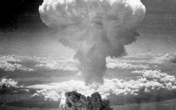 पारमाणविक बमले निमेषमै ४ लाखको एउटै चिहान बनाएको त्यो दिन, अझै रोइरहेछ हिरोसिमा र नागासाकी...